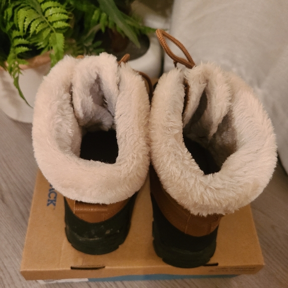 *SOLD* Snow Boots - Picture 5 of 7